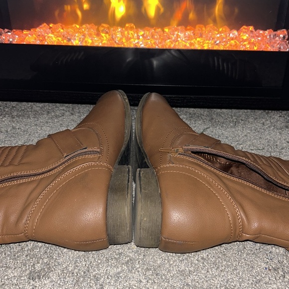 🦋Been Booted🦋 - Picture 4 of 8